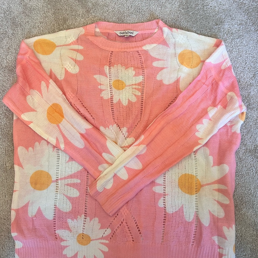 Size L Davi and Dani Daisy Sweater NEW!